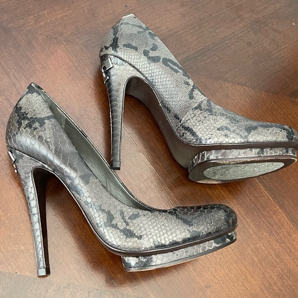 Tory Burch Jude platform snakeskin embossed heels - Picture 4 of 6